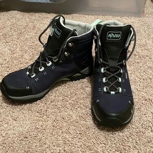 Ahnu Montara hiking boots 6.5, never worn. Dark blue.